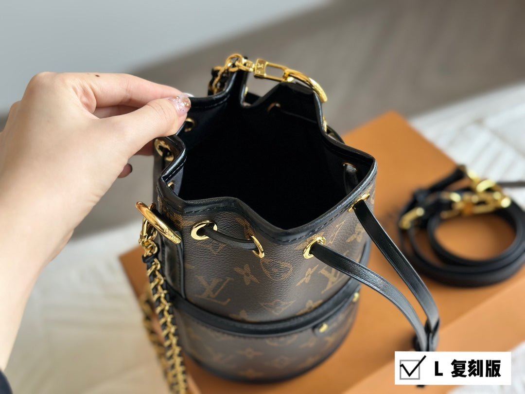 6XE215BDE Stylish leather bag 