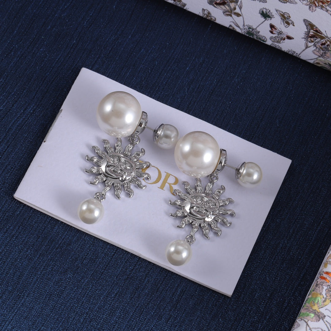 14D587EDE Stylish Earrings