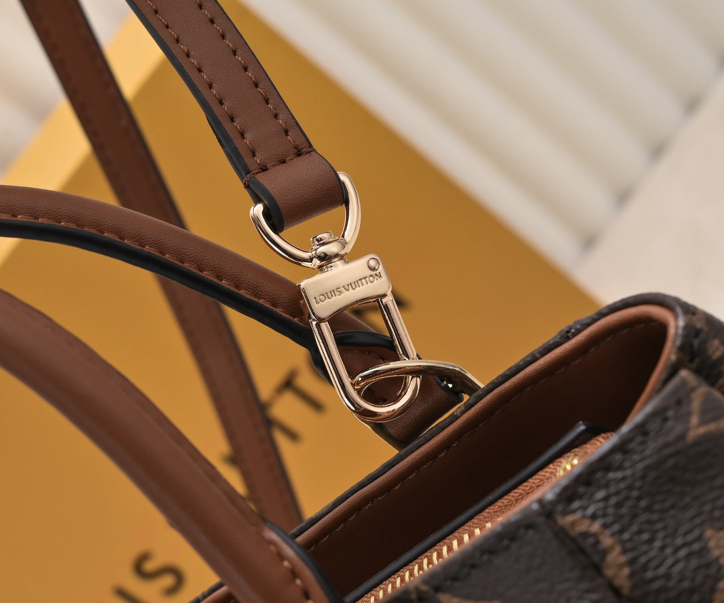 165NE102BDE Stylish leather bag