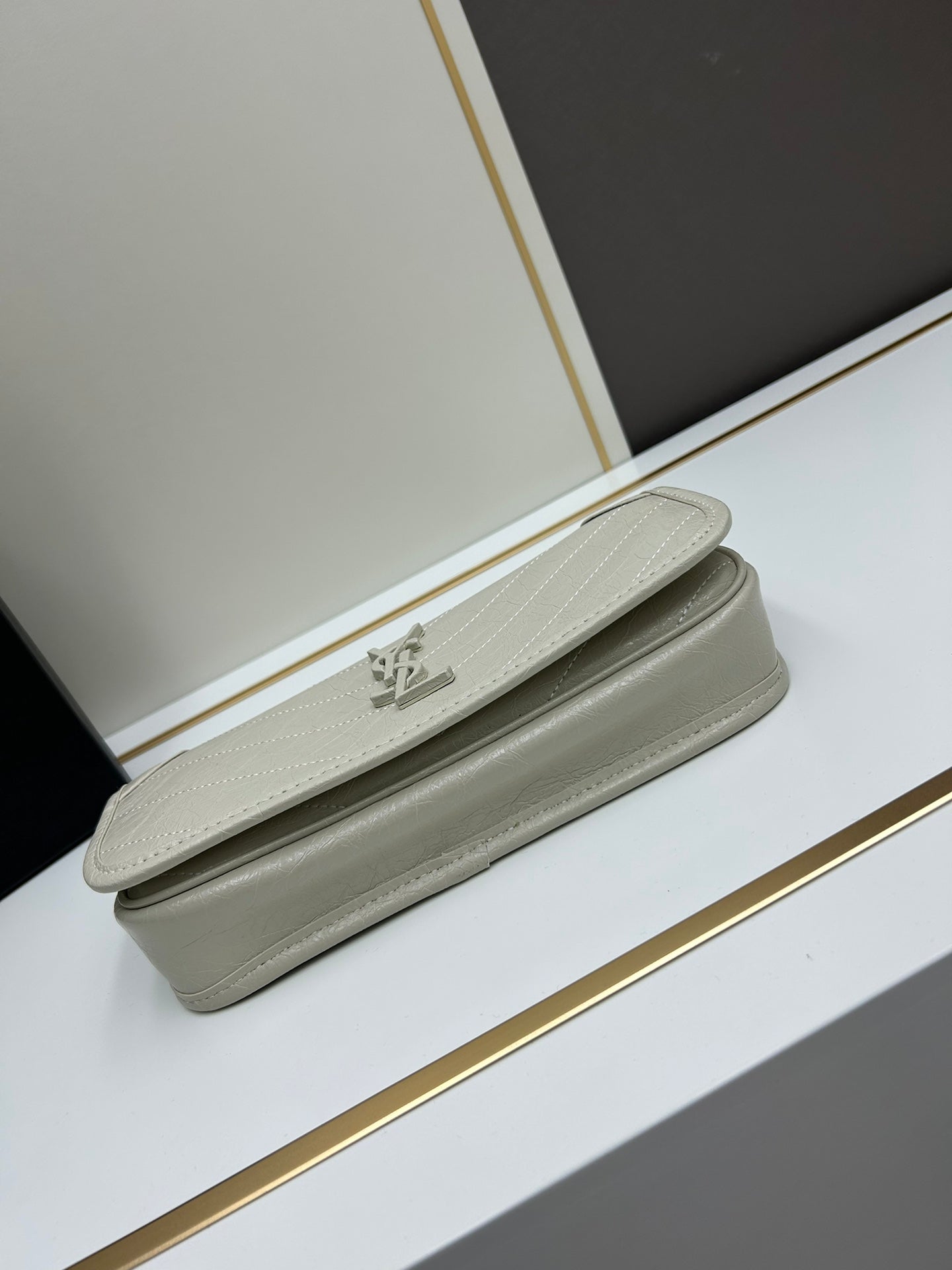 1XB460BDE Stylish leather bag