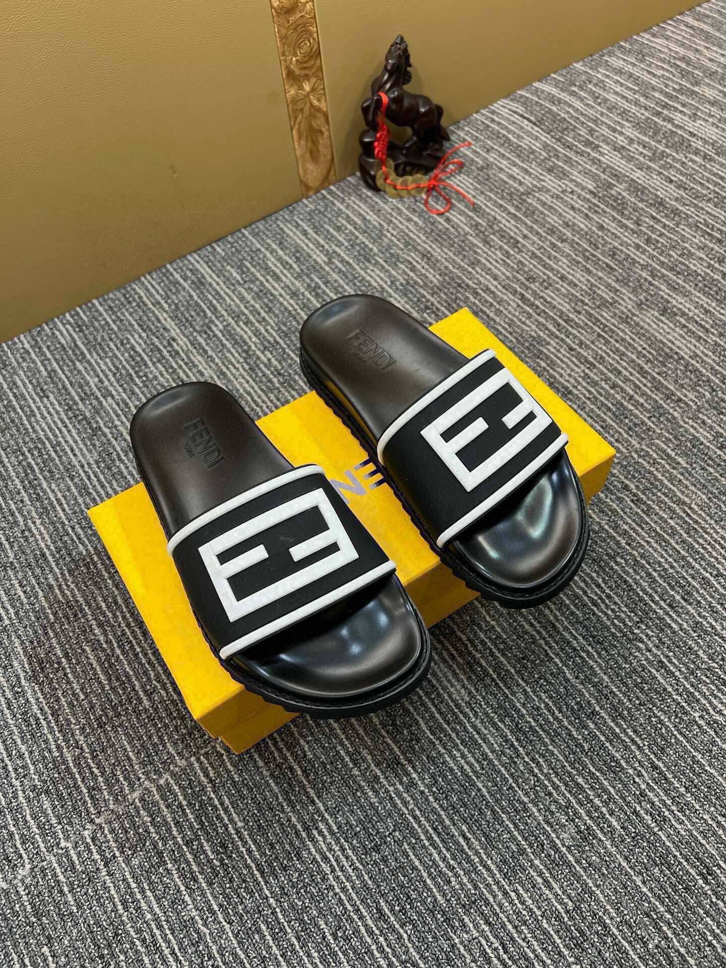 535ZF286ZDE Stylish Slippers
