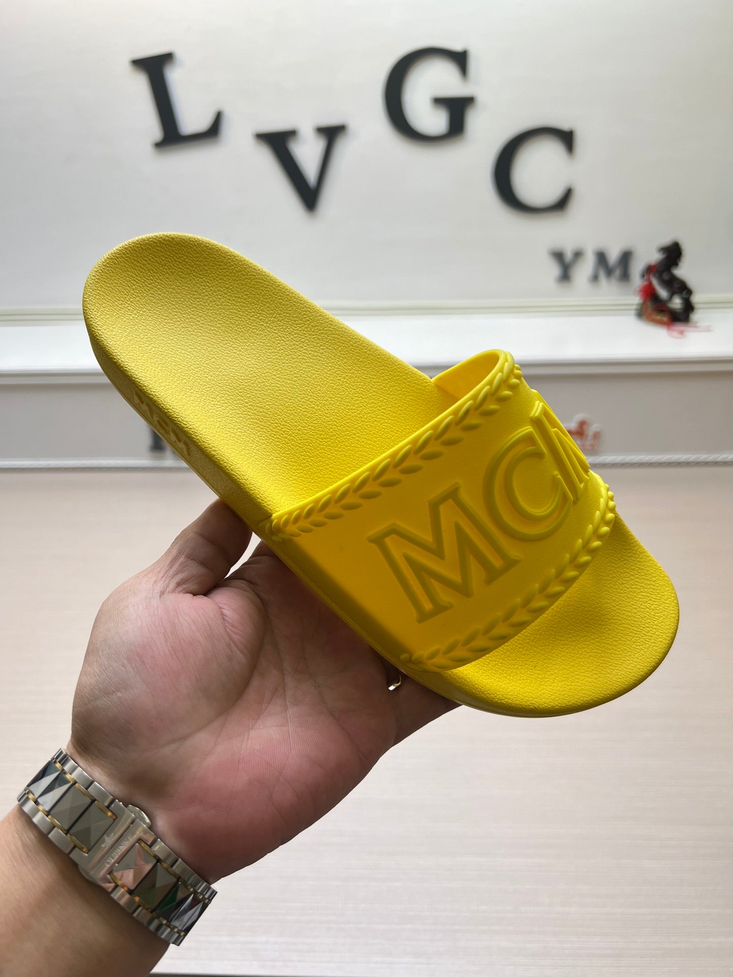 54M42ZDE Stylish slippers
