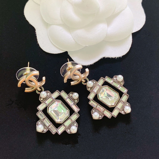 14C50EDE Stylish Earrings