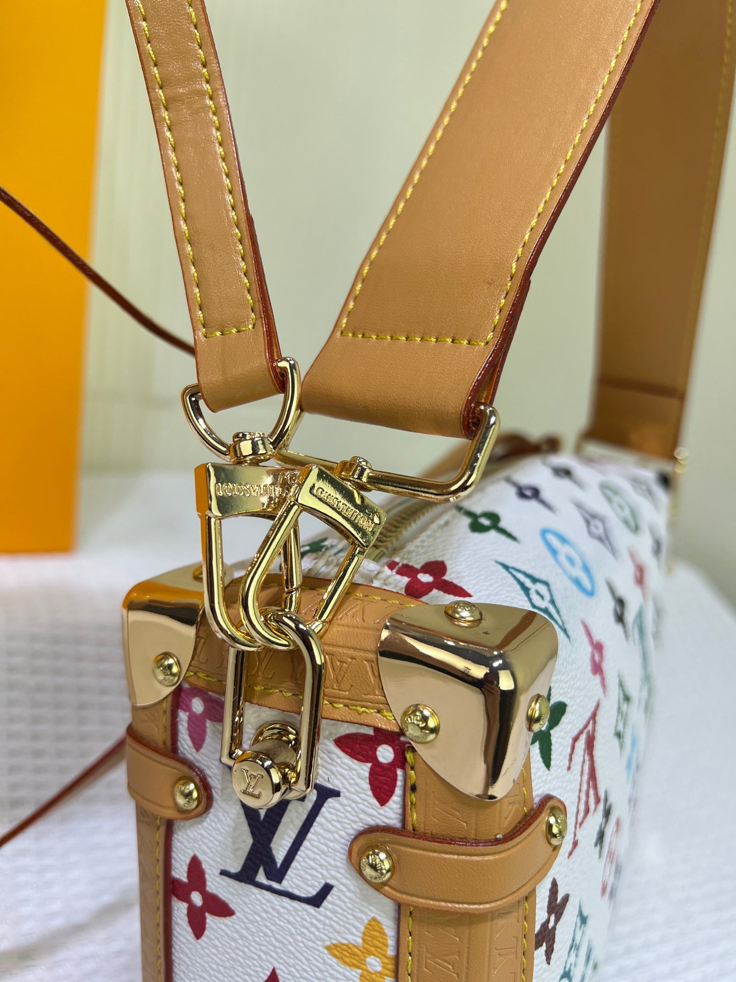 155NE18BDE Stylish leather bag