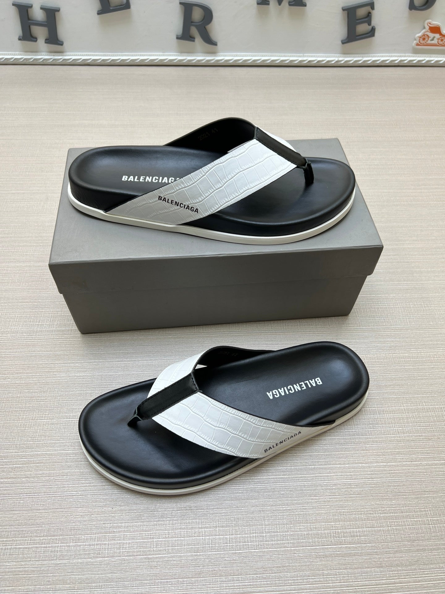 54J98ZDE Stylish slippers