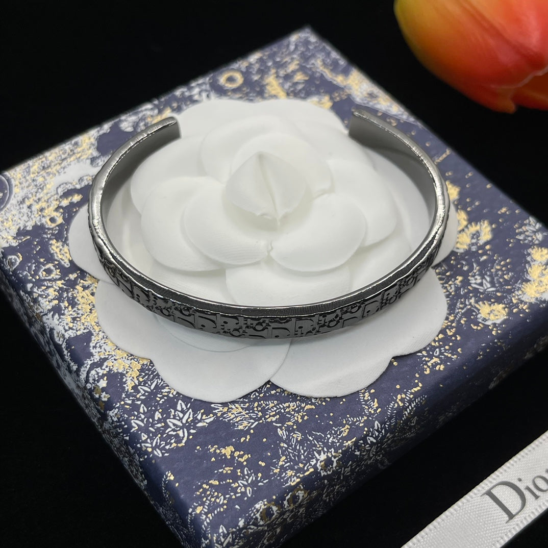 14D672KDE Stylish Bracelets