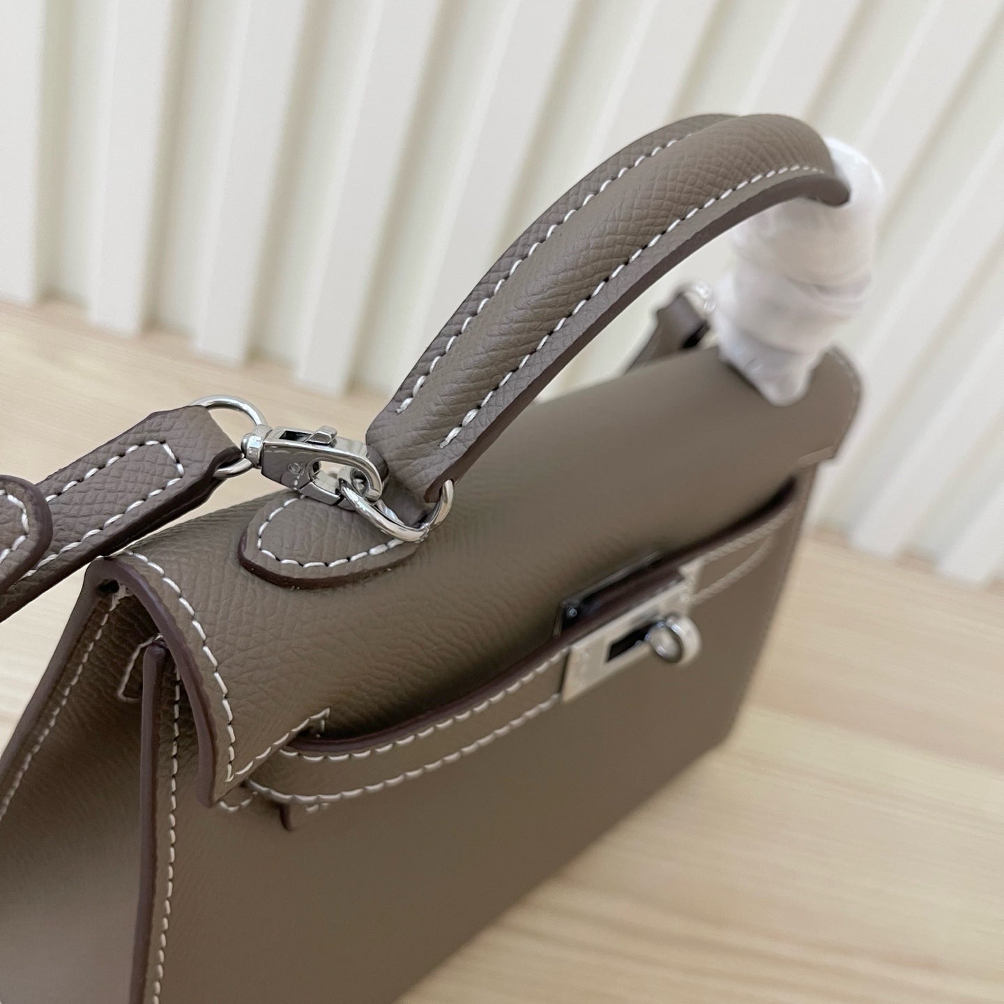 2WH27BDE Stylish leather bag