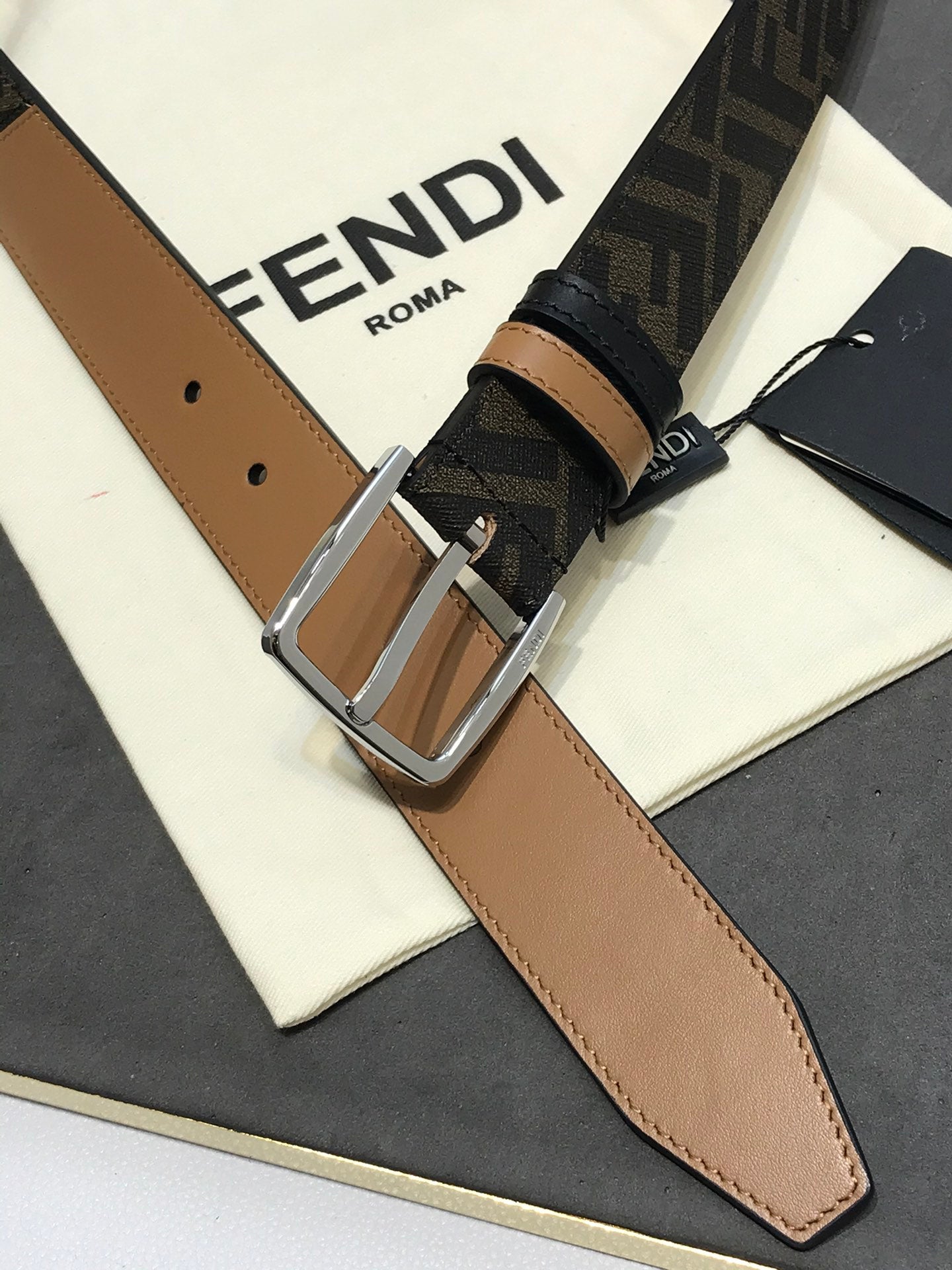 14F79PDE Stylish  High quality belt With full package