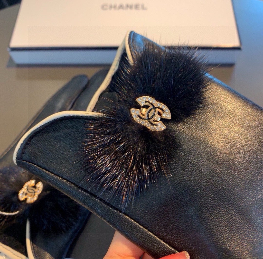 14C15SDE Stylish sheepskin gloves