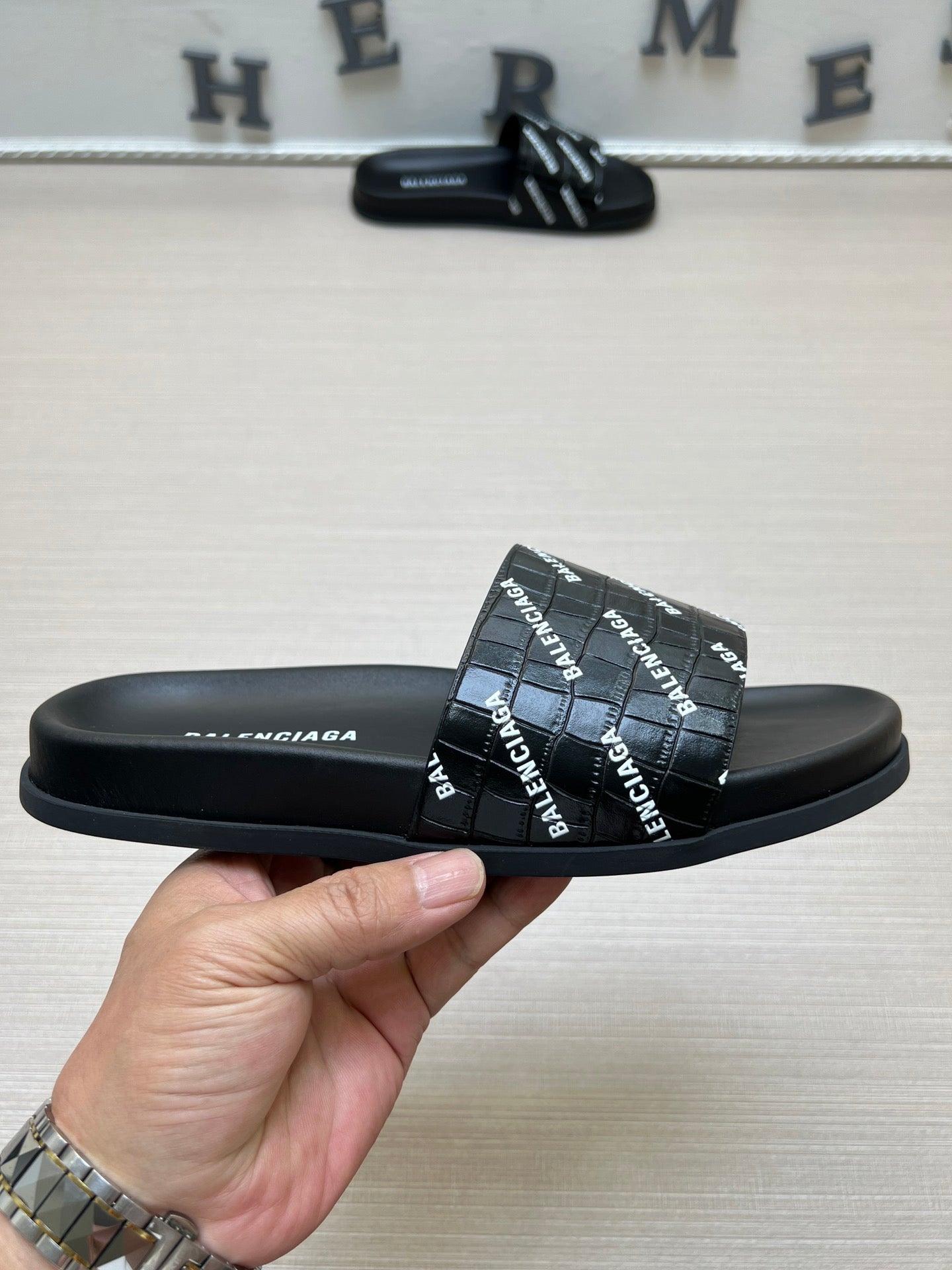 54J99ZDE Stylish slippers