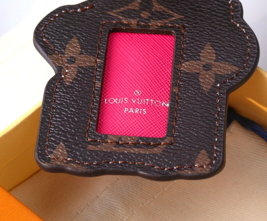 3RE23ADE Stylish key closure