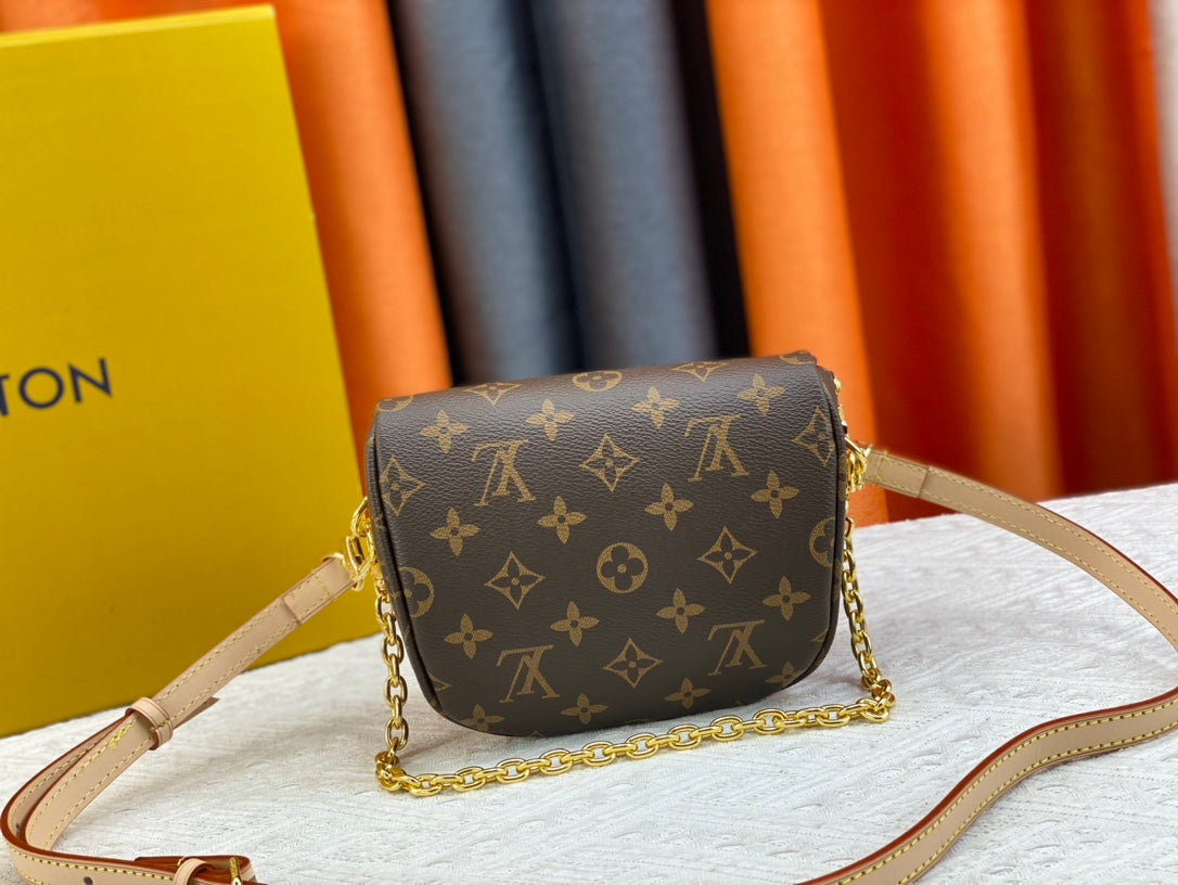 155NE57BDE Stylish leather bag