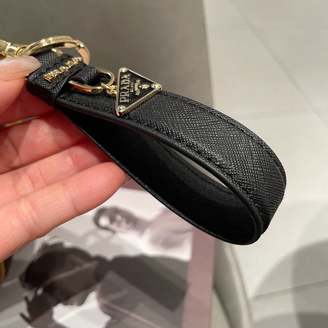 14PD55ADE Stylish key closure