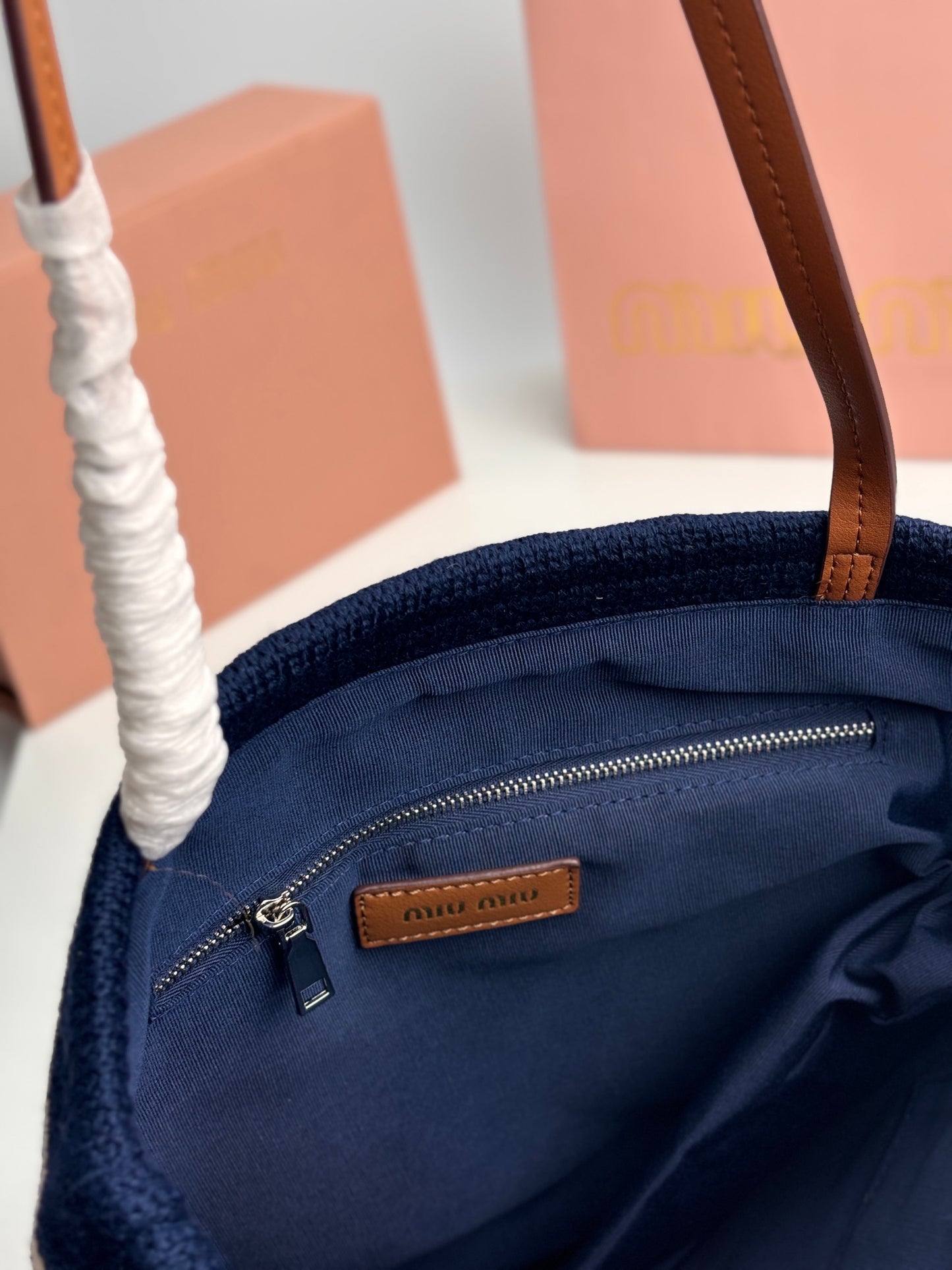 1XA77BDE Stylish Woven Bag