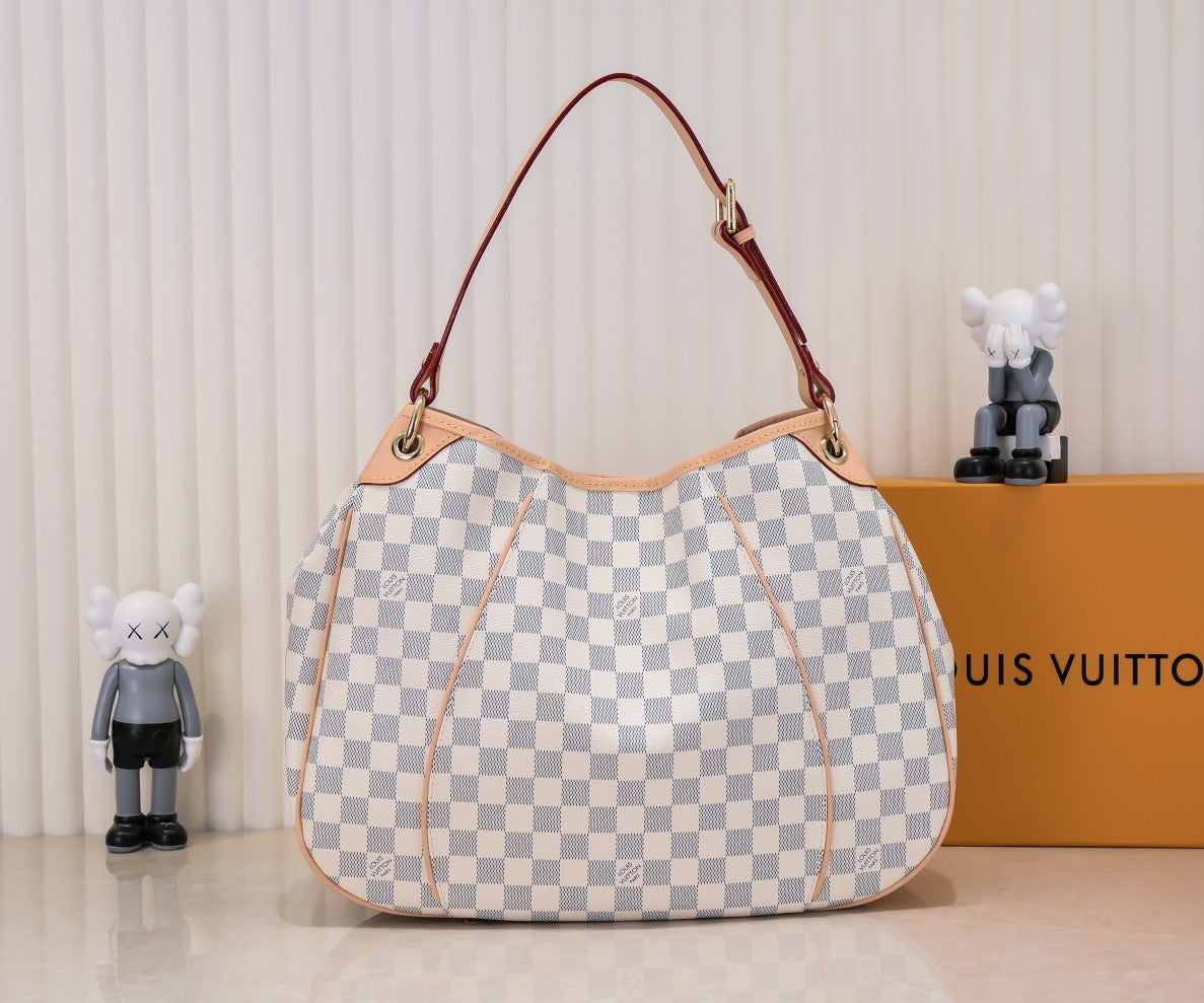 1XE63BDE Stylish leather bag 