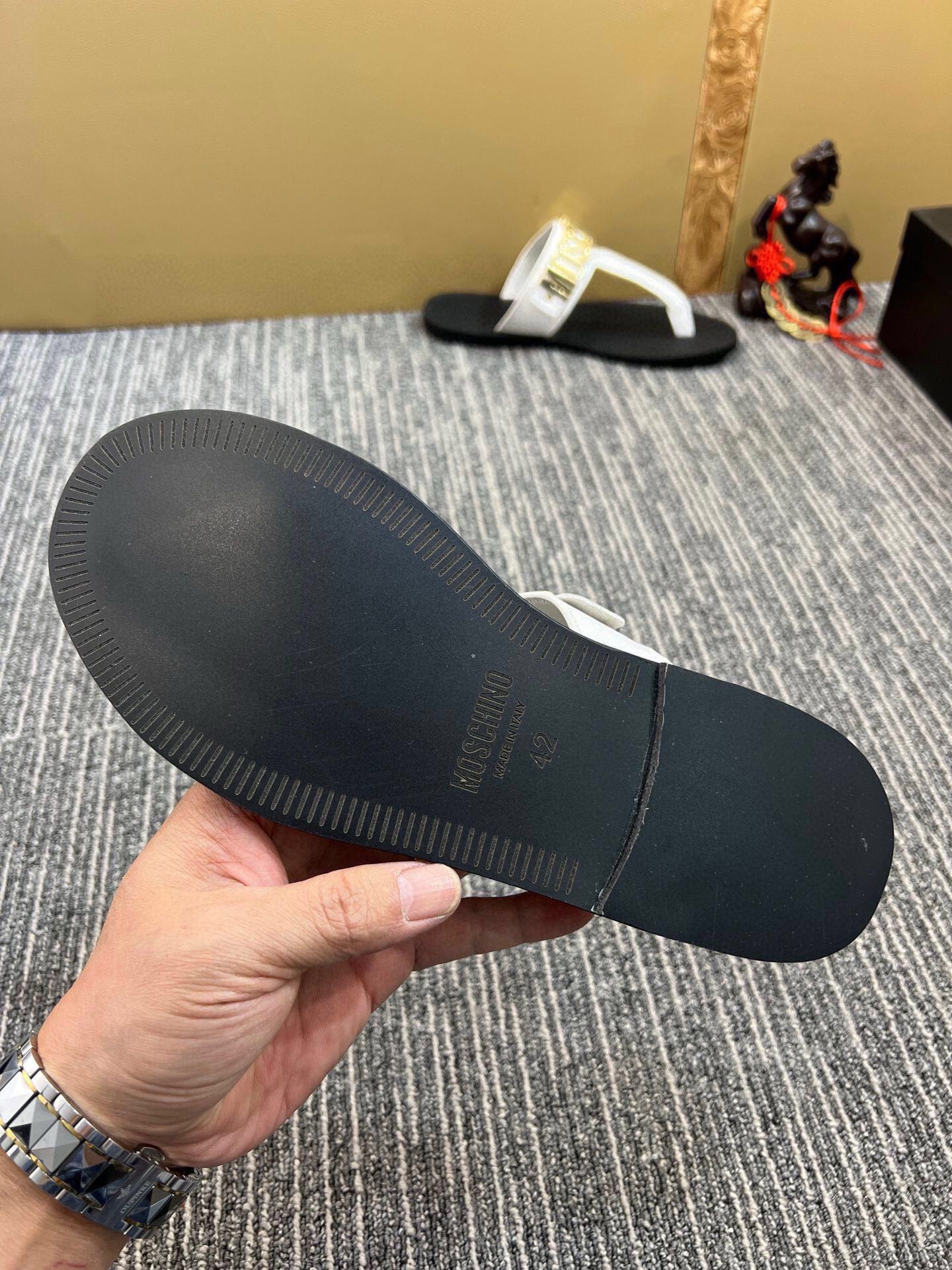 54A118ZDE Stylish slippers