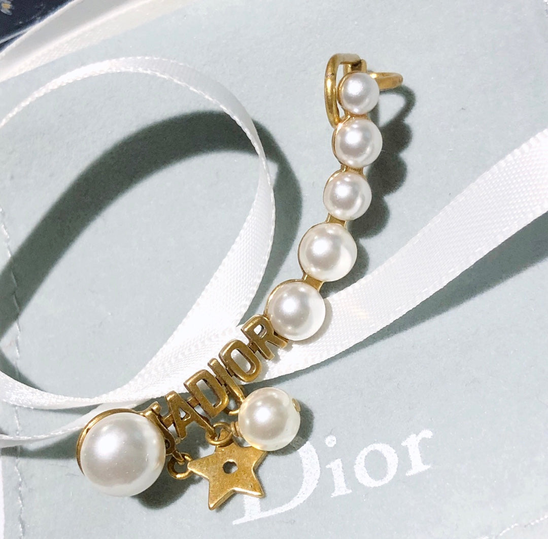 1YD427EDE Stylish Earrings