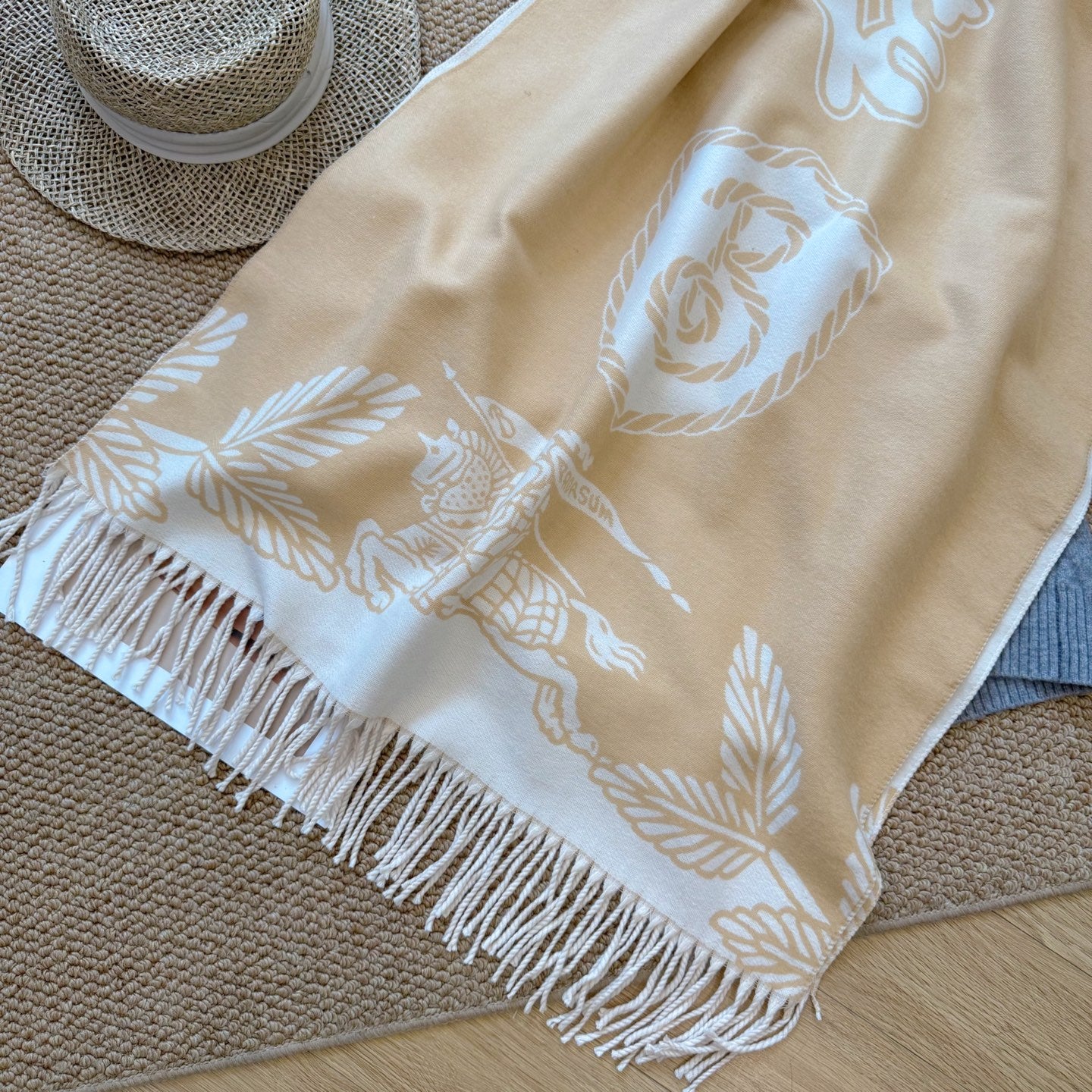 185ZR37WDE Stylish Winter Scarves