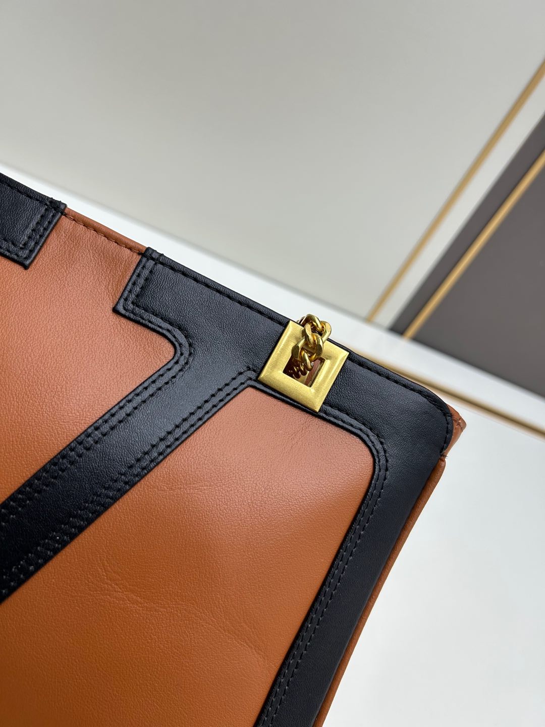 2WVL47BDE Stylish leather bag