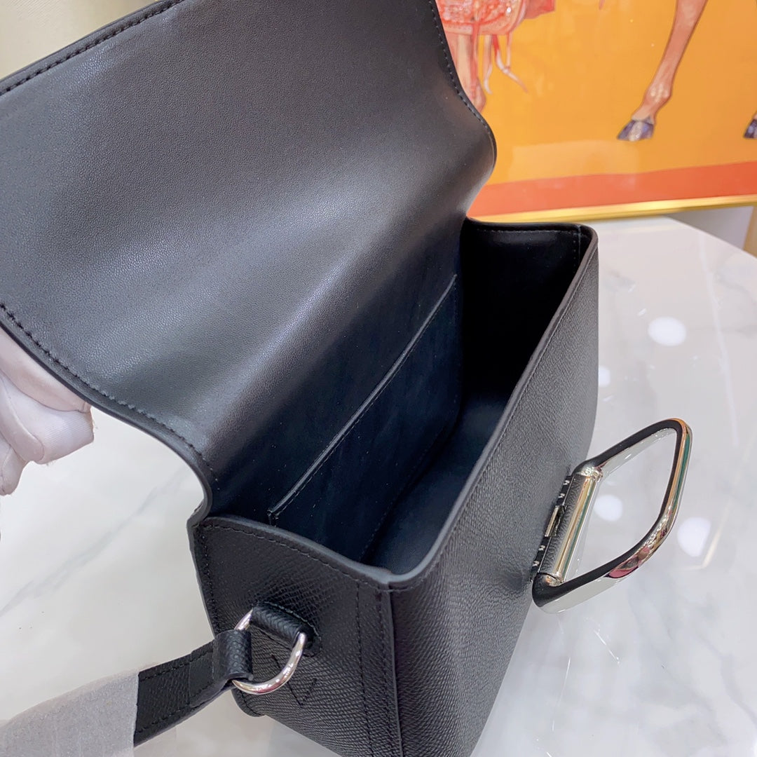 155NH8BDE Stylish leather bag