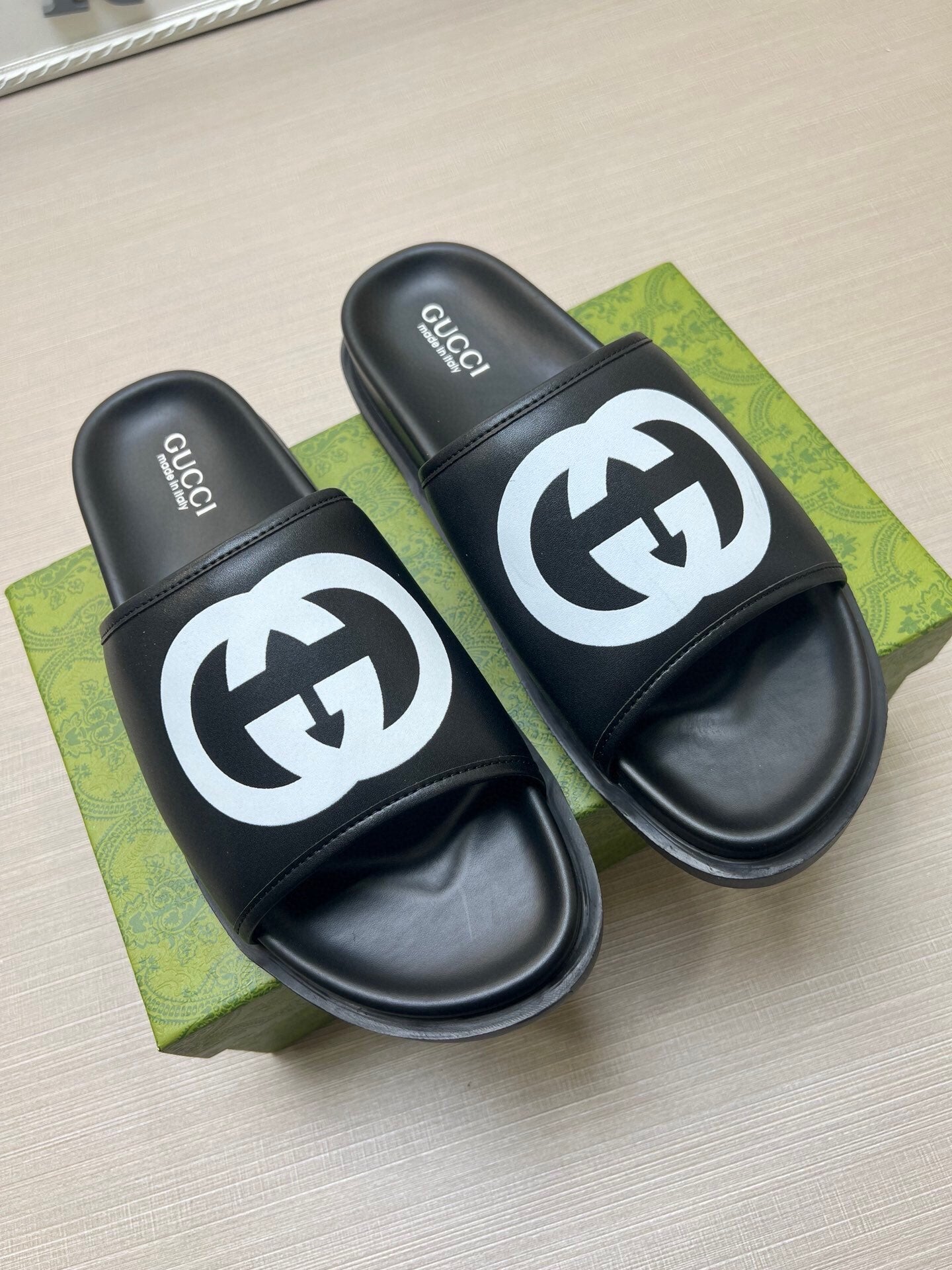 5WB241ZDE Stylish Slippers