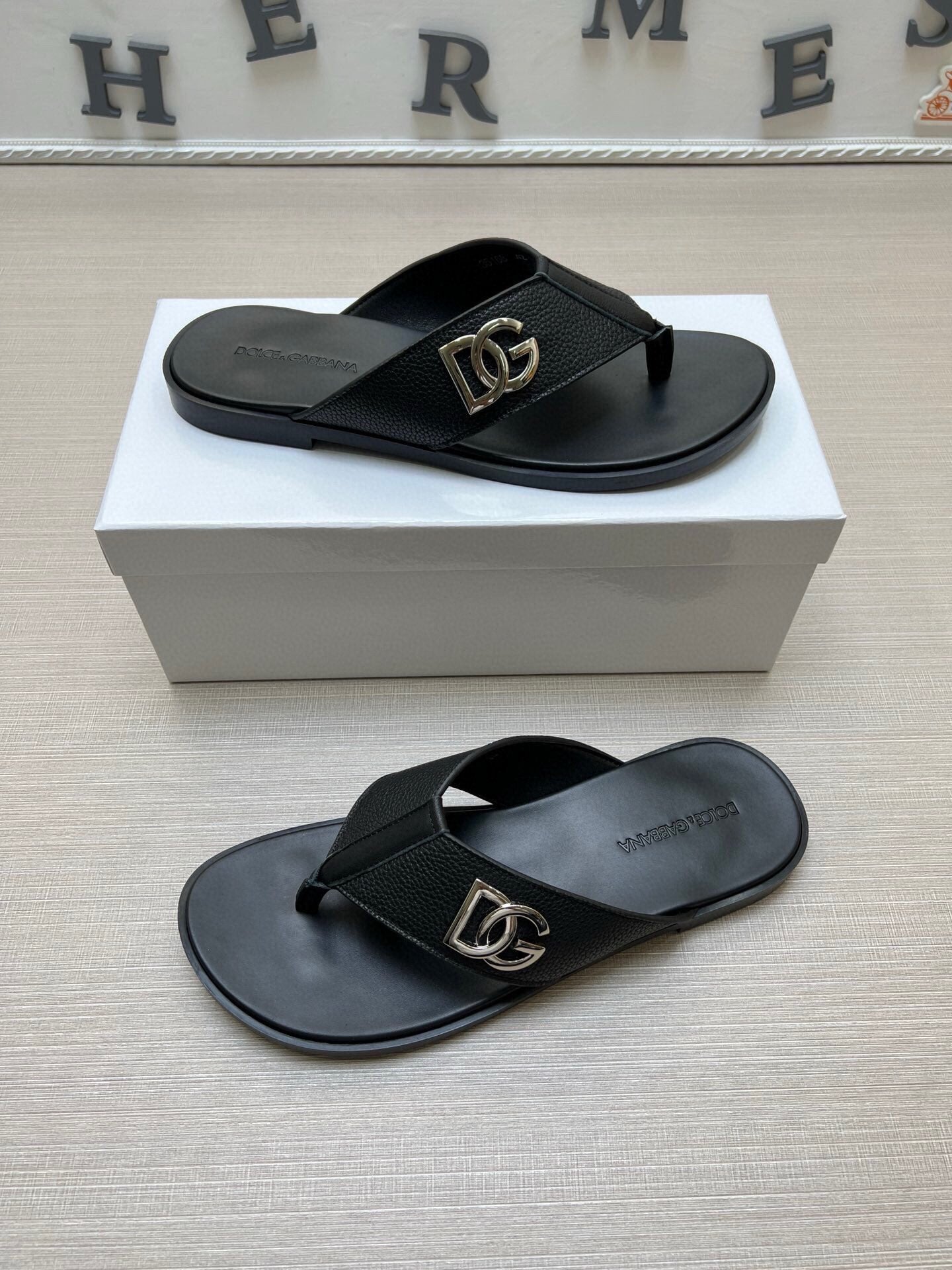 54A20ZDE Stylish slippers