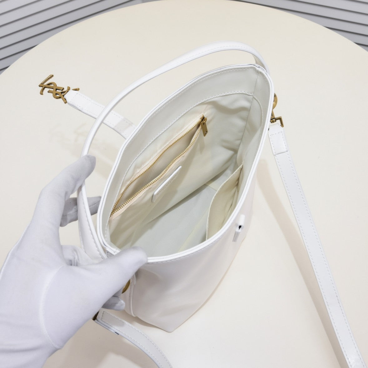 1XSL111BDE Stylish leather bag 