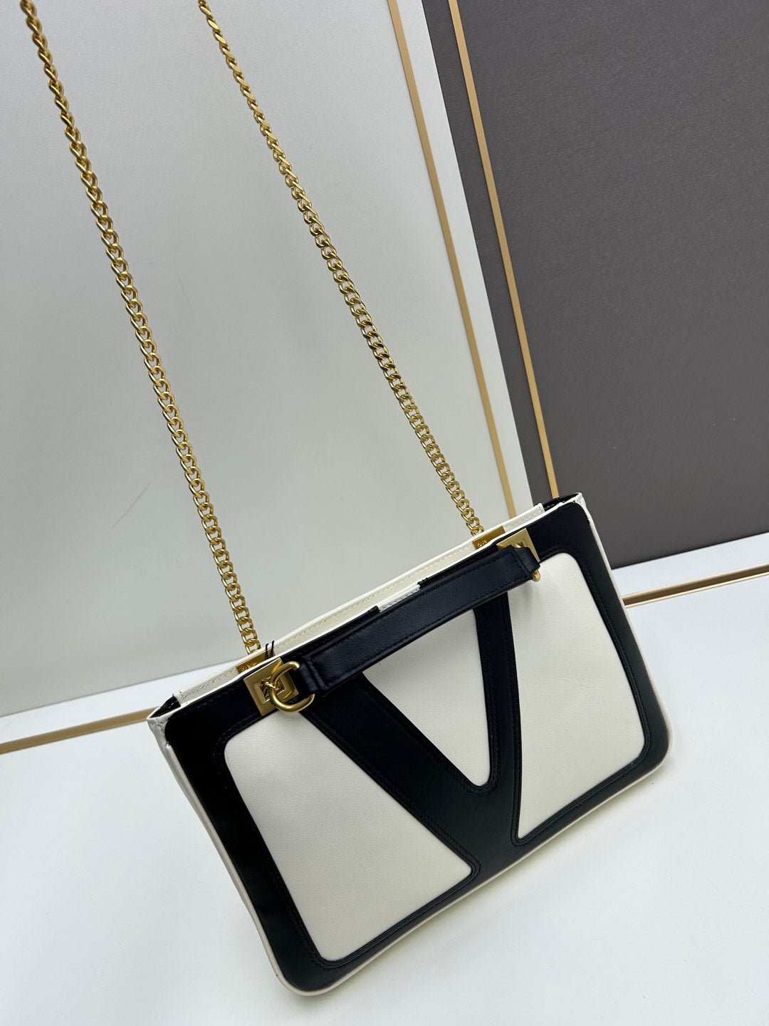 2WVL47BDE Stylish leather bag