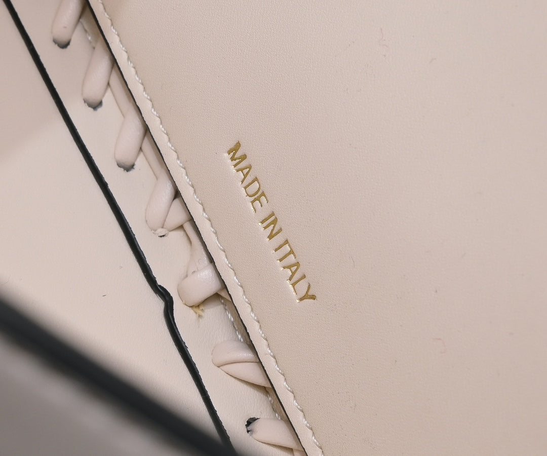 1XF94BDE Stylish leather bag 