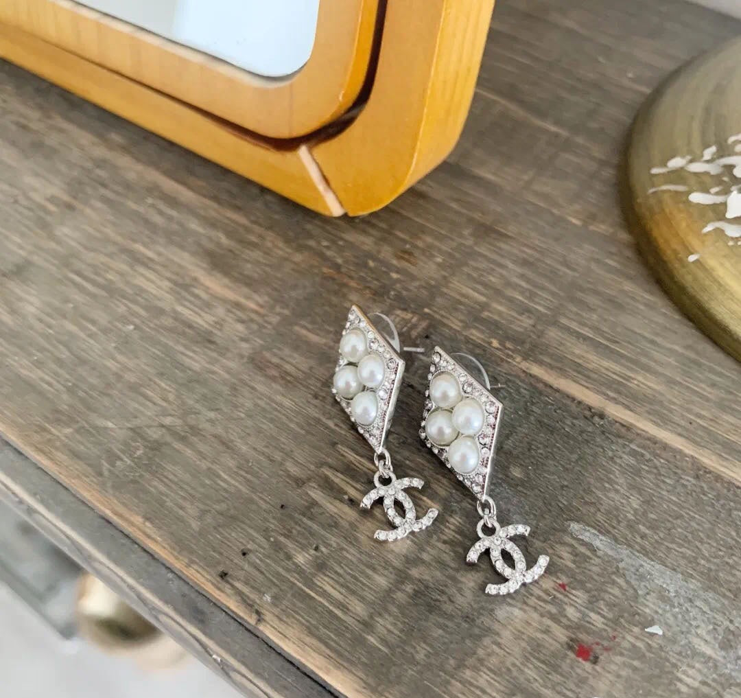 1YC169EDE Stylish Earrings
