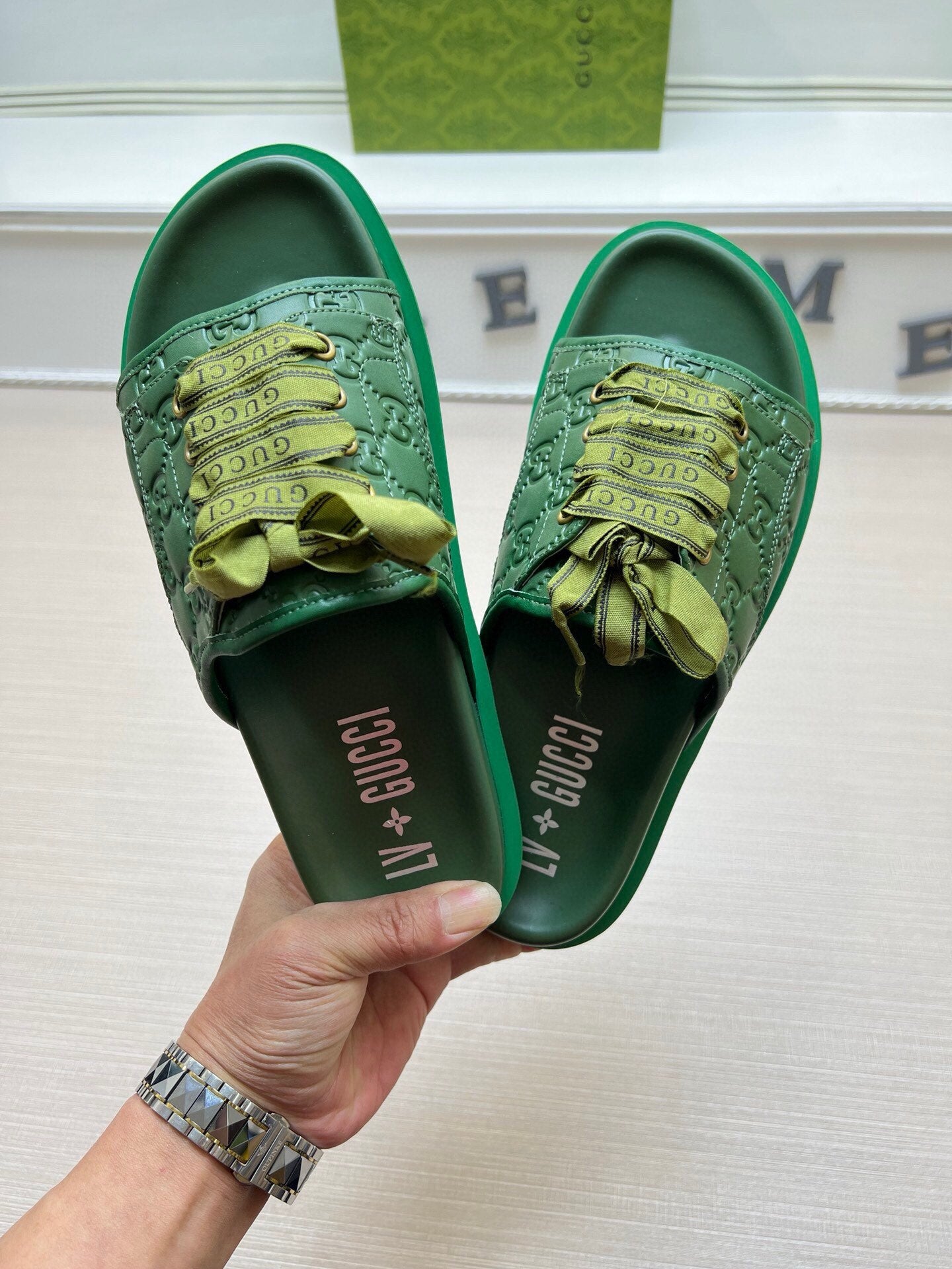54B16ZDE Stylish slippers