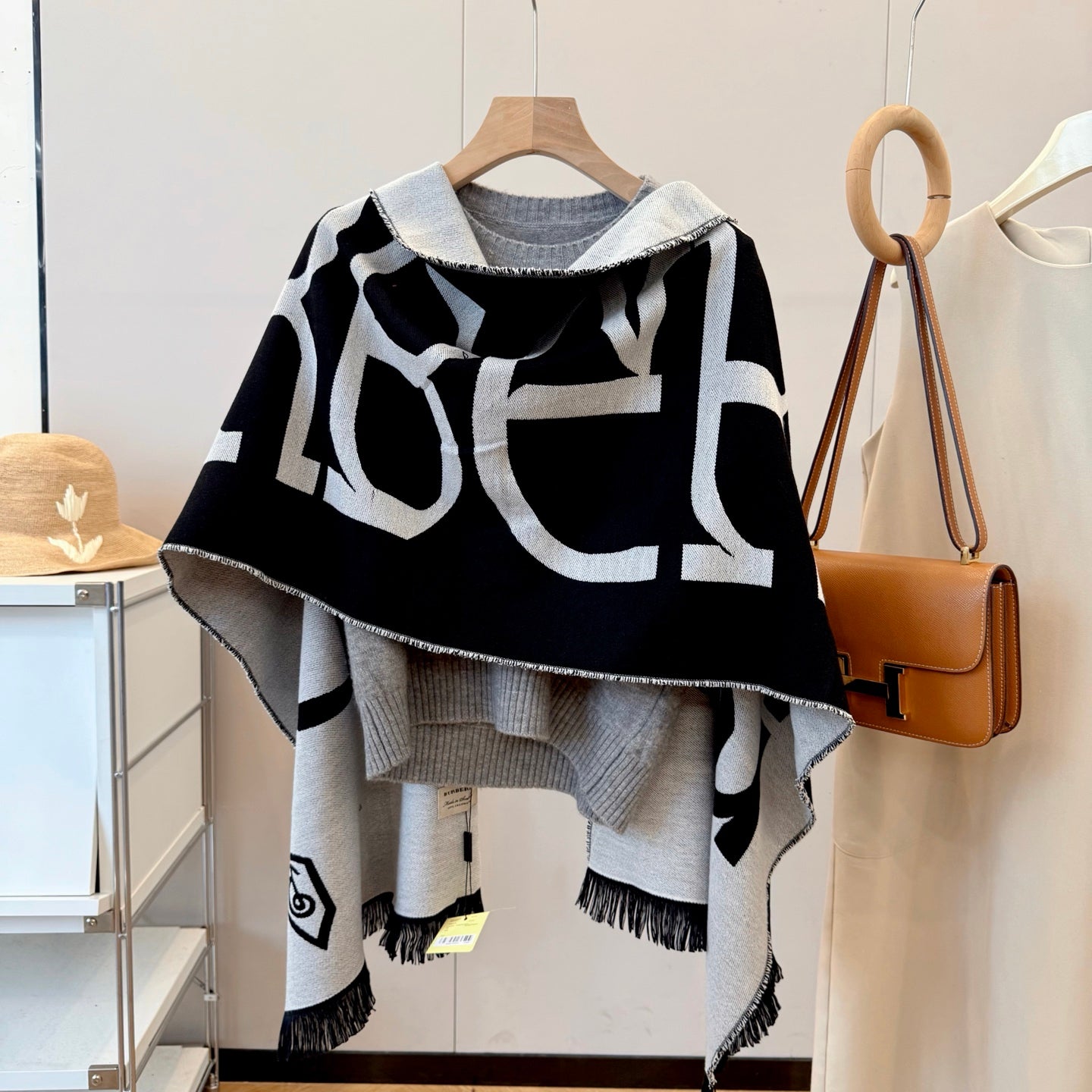 185RA69WDE Stylish Winter Scarves