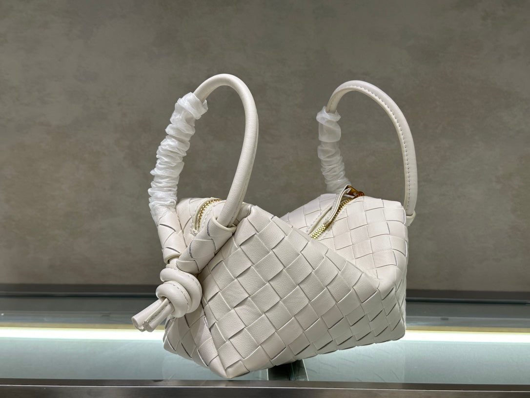 1XA84BDE Stylish leather bag