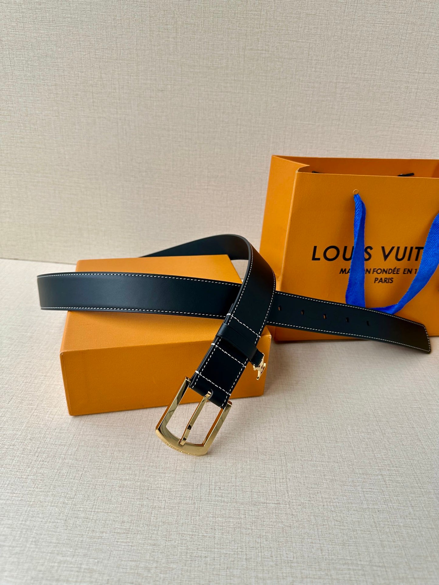 1WE161PDE Stylish  High quality belt With full package