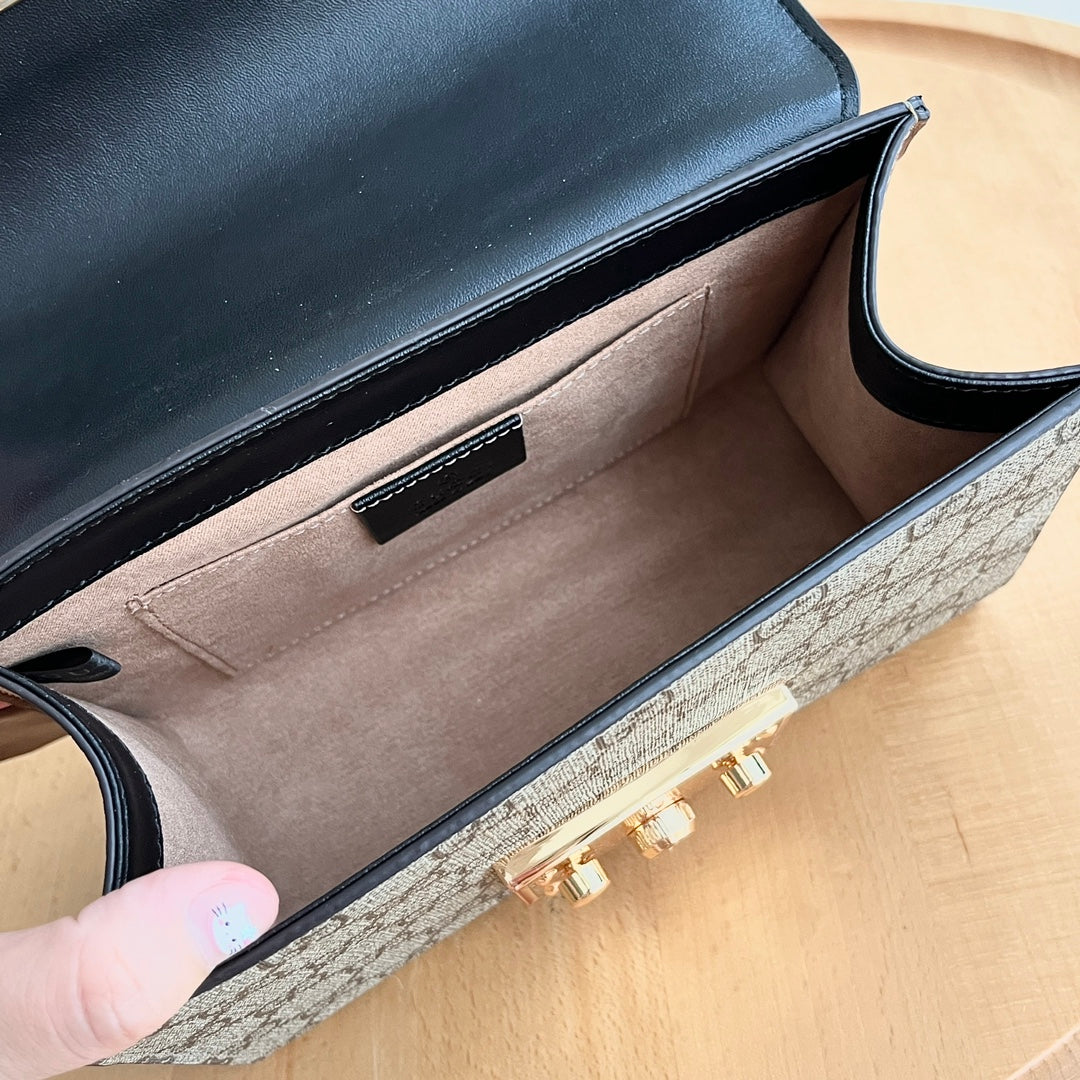 155NB70BDE Stylish leather bag