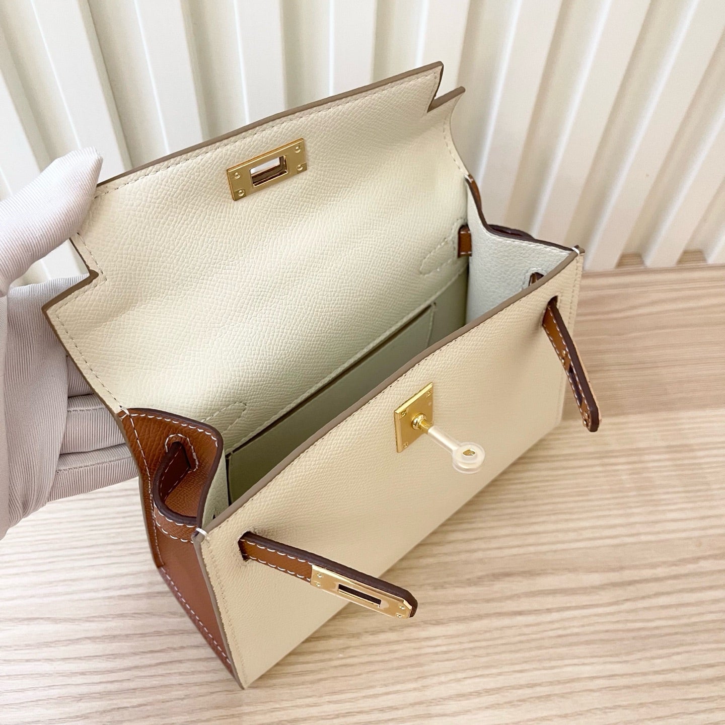 2WH25BDE Stylish leather bag