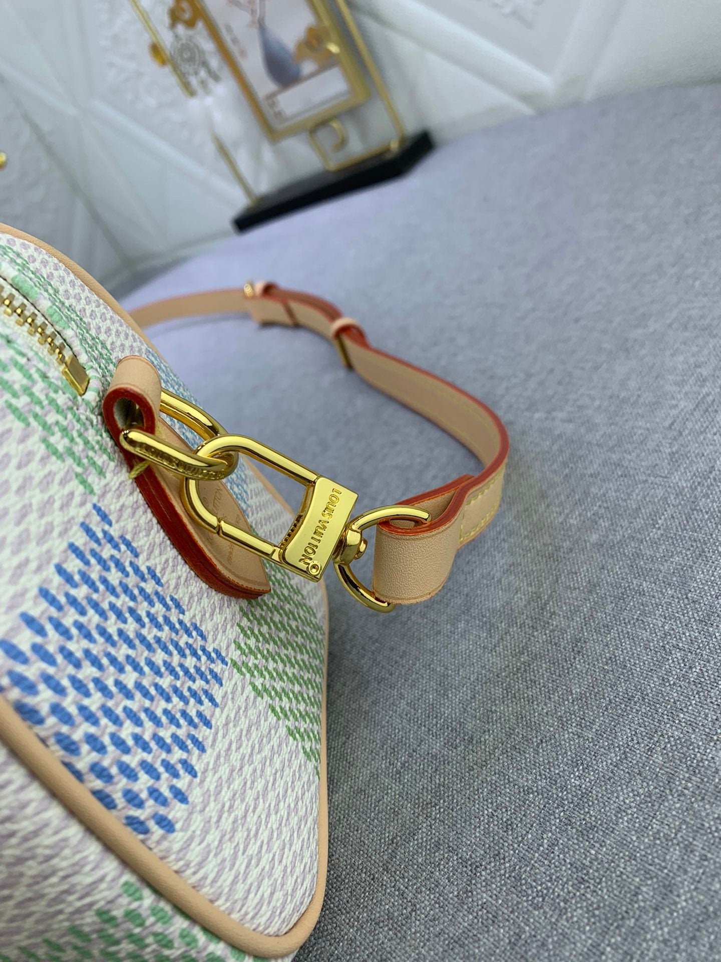 2XE334BDE Stylish leather bag 