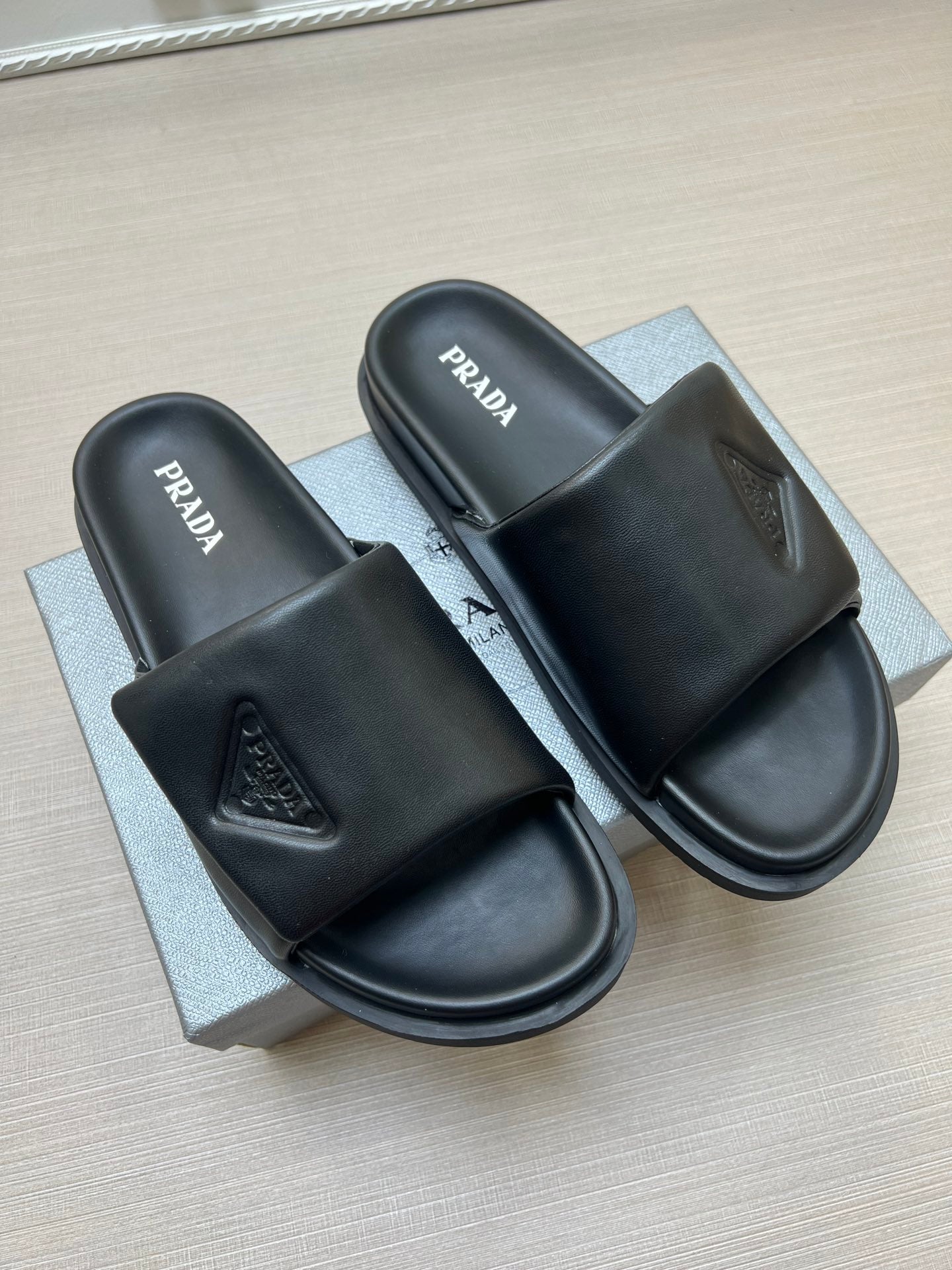 54PD7ZDE Stylish slippers