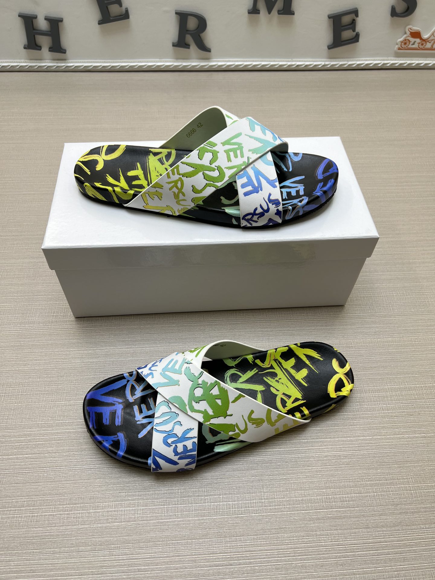 54V95ZDE Stylish slippers