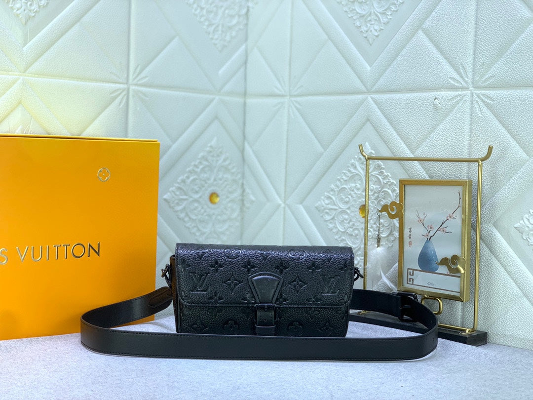 2XE465BDE Stylish leather bag