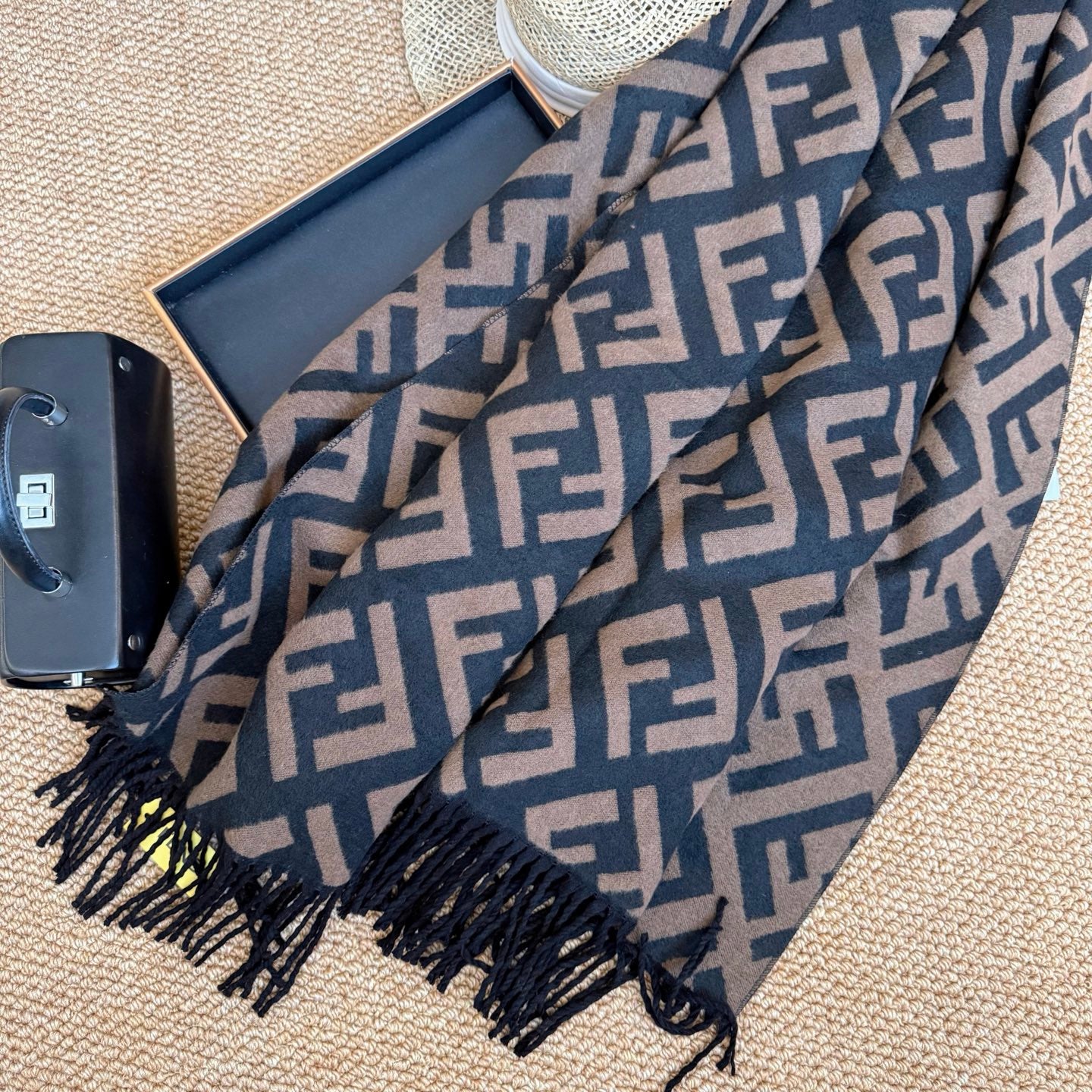 185ZF29WDE Stylish Winter Scarves
