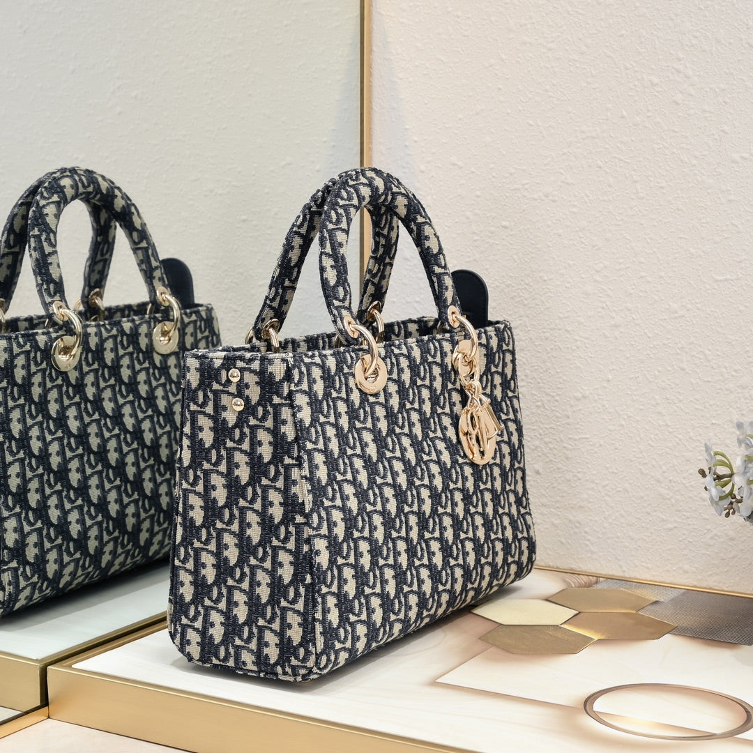 1XD439BDE Stylish embroidery bag