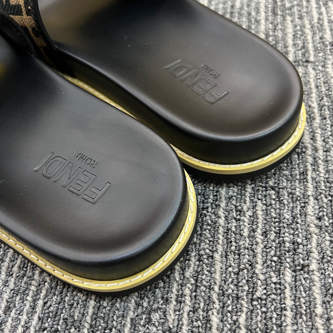 5XF105ZDE Stylish Slippers