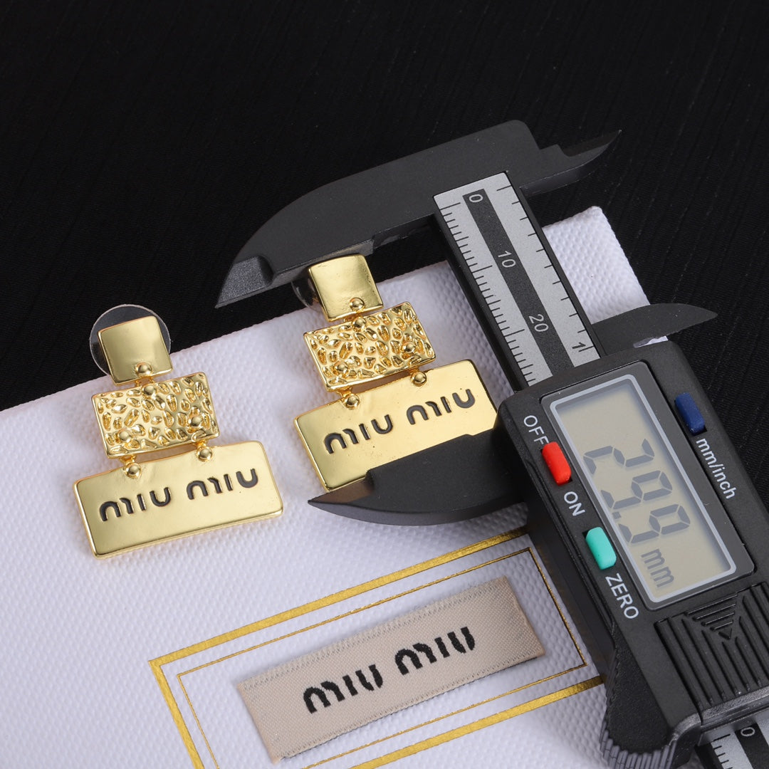 14A524EDE Stylish Earrings