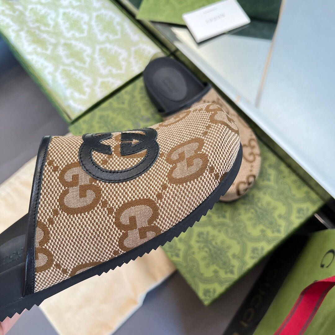 2YB26ZDE Stylish Slippers