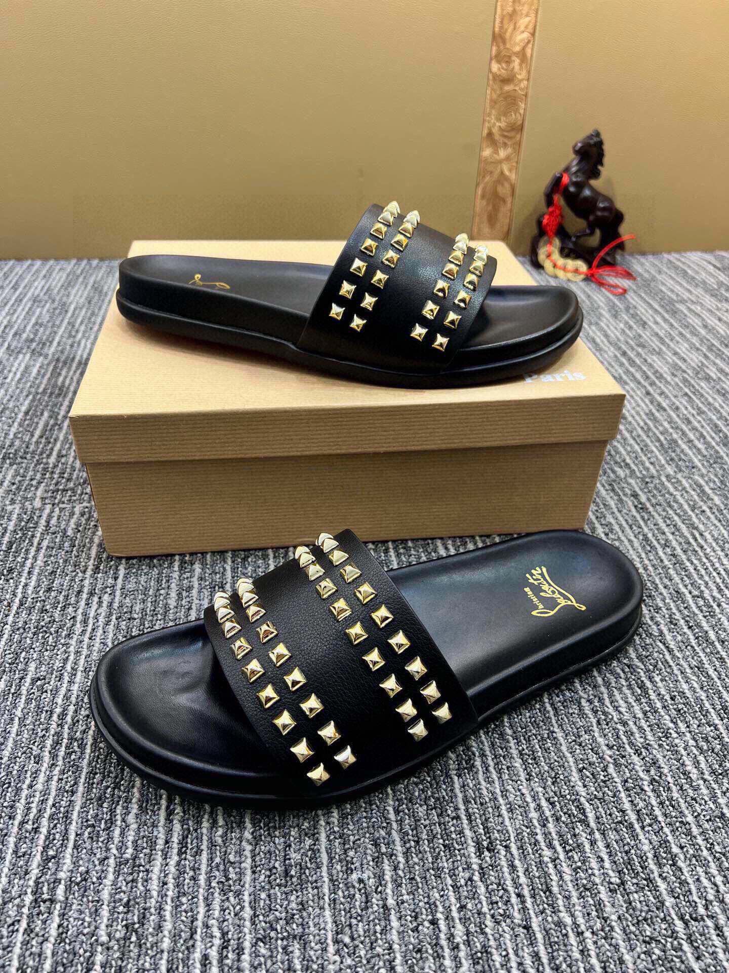 54A126ZDE Stylish slippers