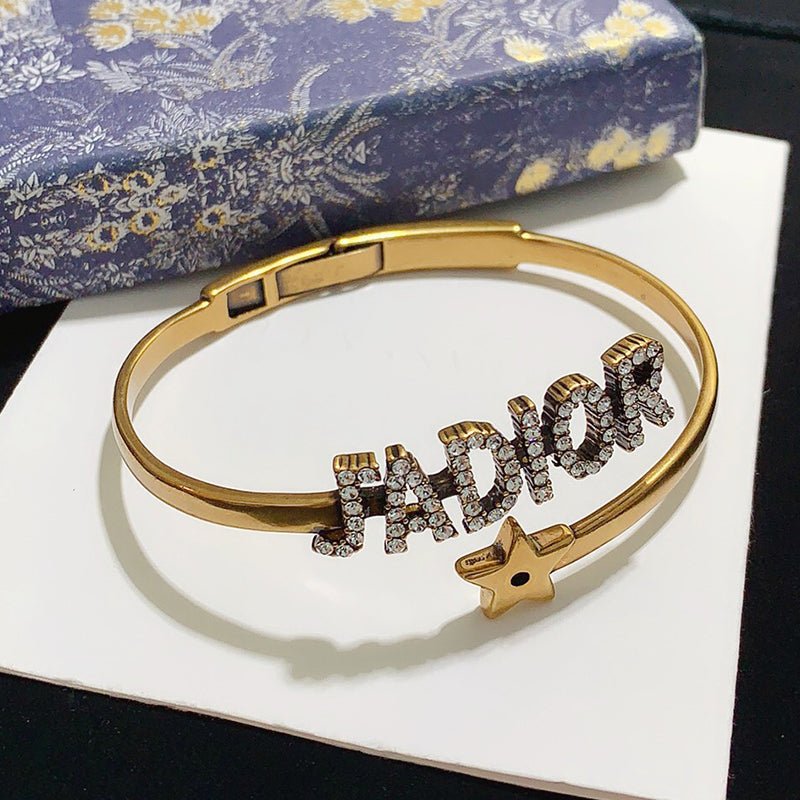 3D505KDE Stylish Bracelets