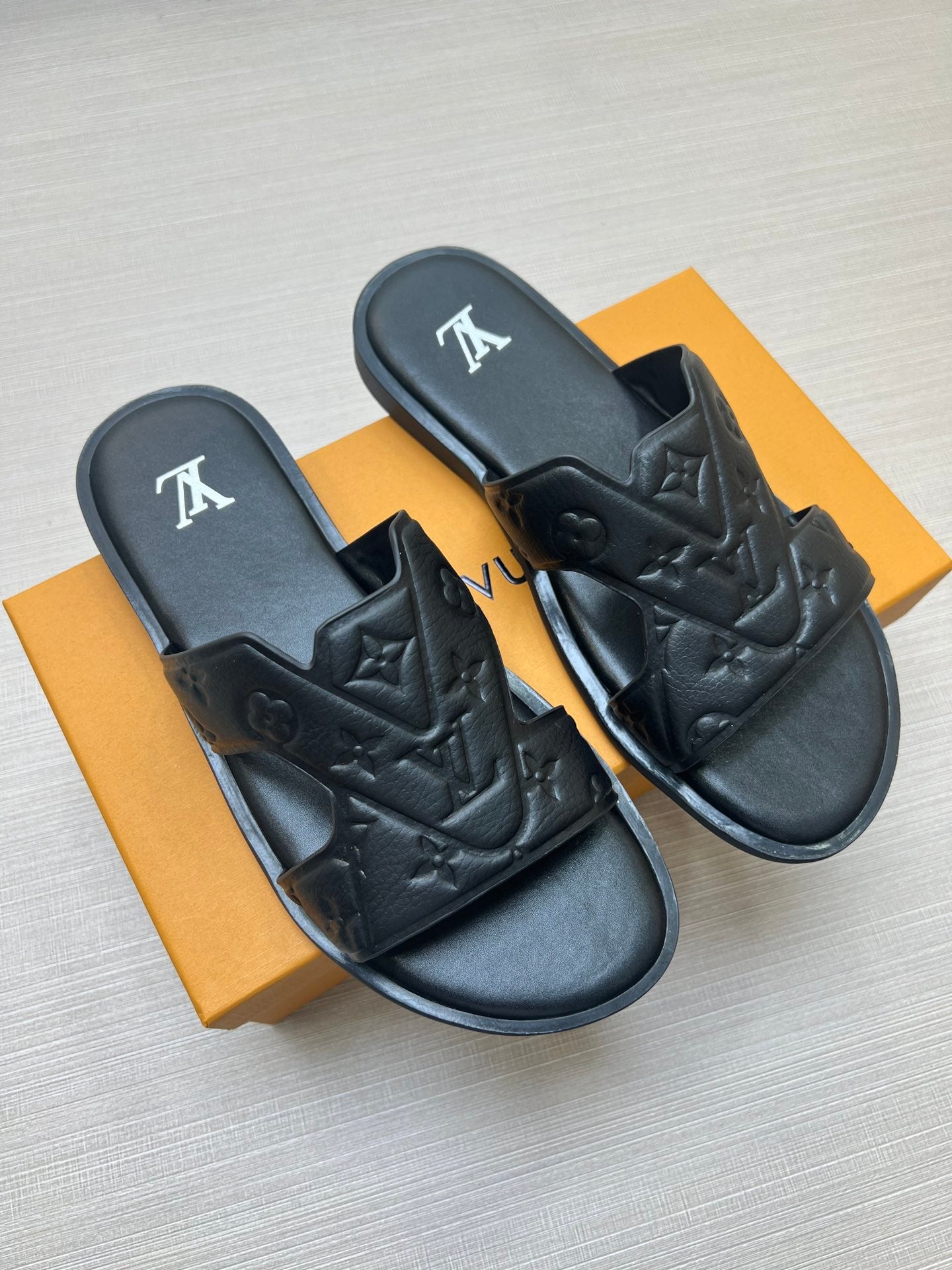 54E22ZDE Stylish slippers