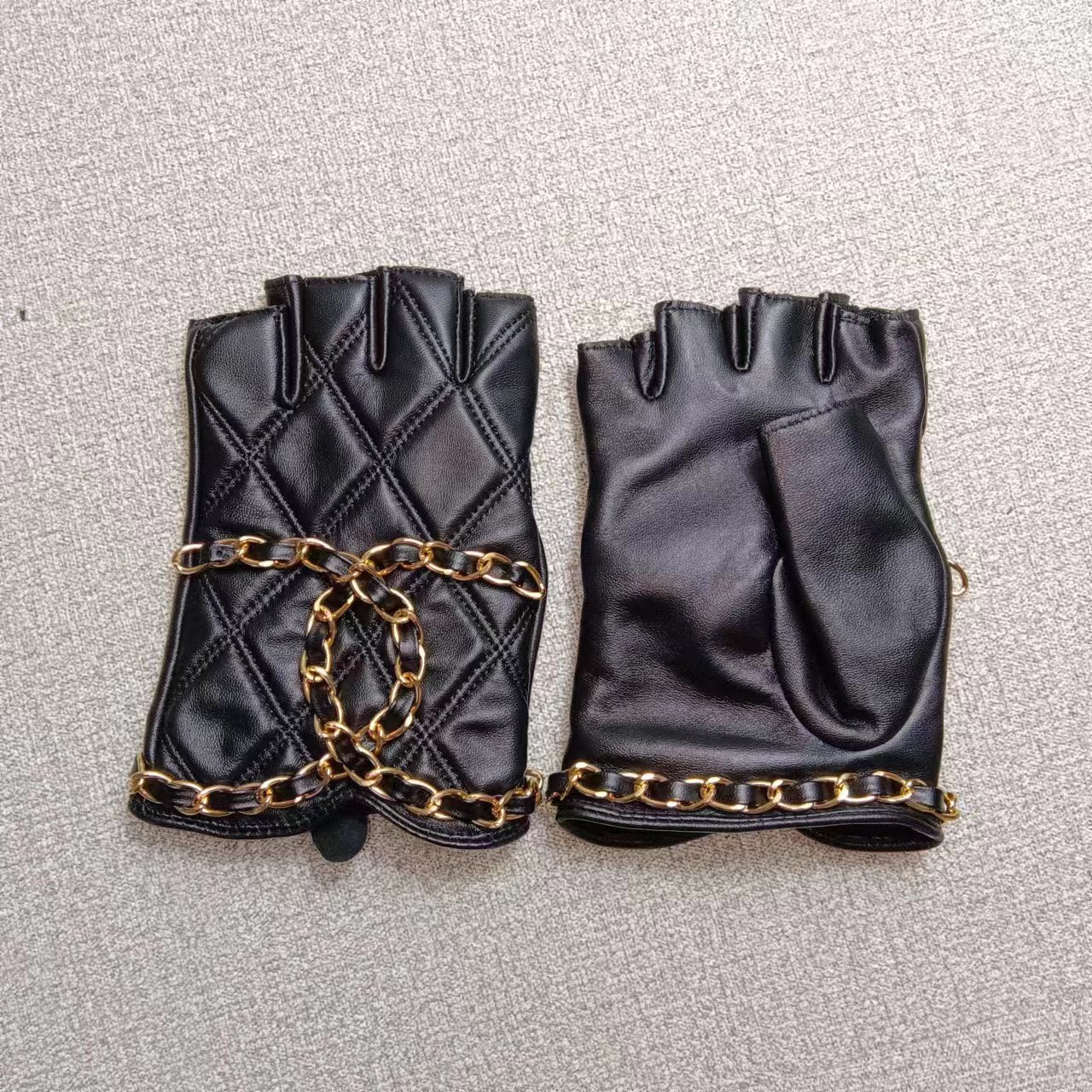 24C89SDE Stylish gloves