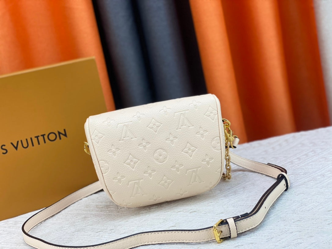 155NE57BDE Stylish leather bag